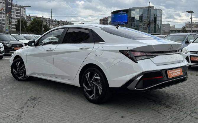 Hyundai Elantra VII (CN7) Рестайлинг с пробегом 2023 года, цена 2 080 000 рублей, 22000 км, седан, Автокод Объявления