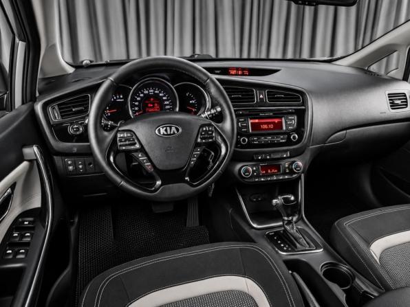 Kia Ceed II с пробегом 2015 года, цена 1 049 000 рублей, 238828 км, универсал, Автокод Объявления