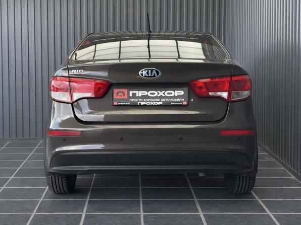 Kia Rio III Рестайлинг с пробегом 2016 года, цена 997 000 рублей, 201693 км, седан, Автокод Объявления