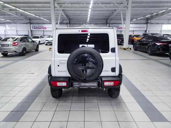 Suzuki Jimny IV с пробегом 2022 года, цена 2 550 000 рублей, 21862 км, внедорожник, Автокод Объявления