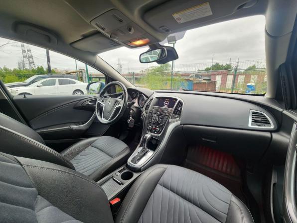 Opel Astra J Рестайлинг с пробегом 2013 года, цена 659 000 рублей, 212000 км, хэтчбек, Автокод Объявления