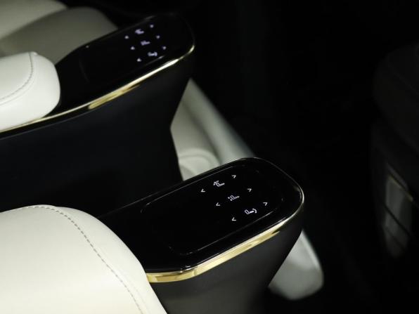 GAC M8 с пробегом 2024 года, цена 3 989 000 рублей, 67548 км, минивэн, Автокод Объявления