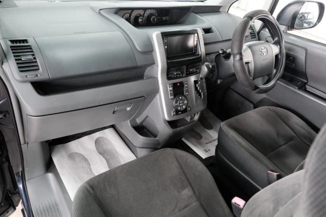 Toyota Voxy II (R70) с пробегом 2008 года, цена 1 169 000 рублей, 430000 км, минивэн, Автокод Объявления