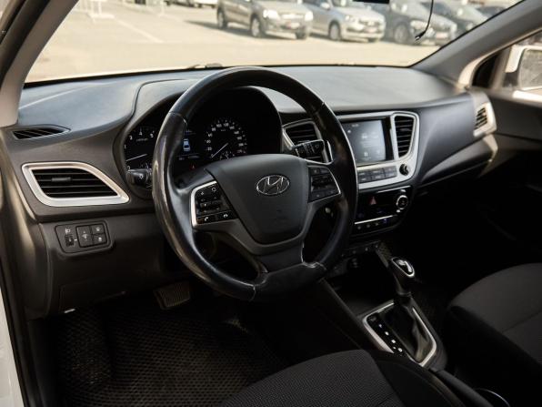 Hyundai Solaris II с пробегом 2019 года, цена 1 355 000 рублей, 111779 км, седан, Автокод Объявления