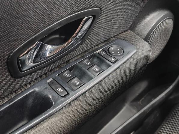 Renault Fluence I Рестайлинг с пробегом 2013 года, цена 749 000 рублей, 189663 км, седан, Автокод Объявления