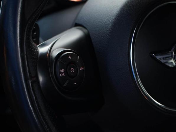 Mini Hatch III (F55/F56) с пробегом 2017 года, цена 2 133 077 рублей, 125865 км, хэтчбек, Автокод Объявления