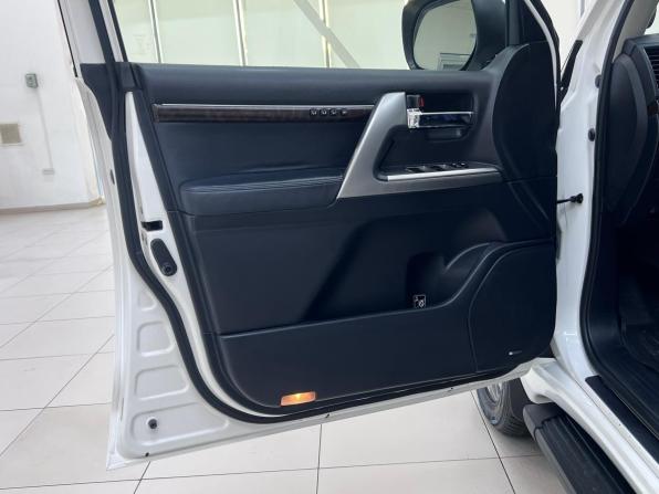 Toyota Land Cruiser 200 Series Рестайлинг 1 с пробегом 2012 года, цена 3 350 000 рублей, 299710 км, внедорожник, Автокод Объявления