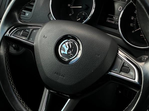 Skoda Yeti I Рестайлинг с пробегом 2017 года, цена 1 214 700 рублей, 190999 км, внедорожник, Автокод Объявления