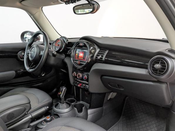 Mini Hatch III (F55/F56) Рестайлинг с пробегом 2019 года, цена 1 950 000 рублей, 42925 км, хэтчбек, Автокод Объявления