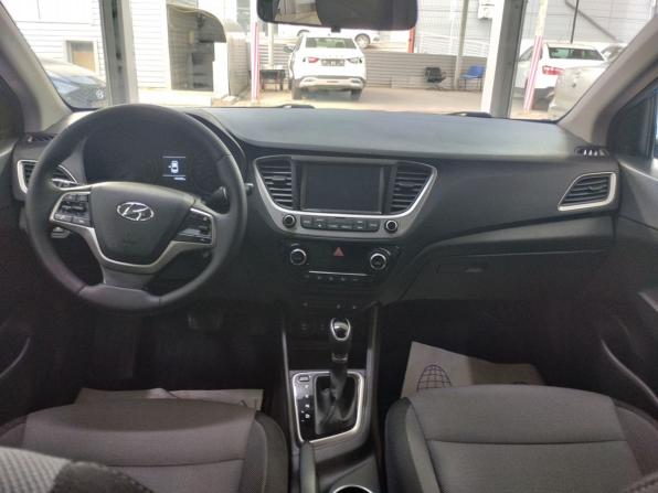 Hyundai Solaris II с пробегом 2018 года, цена 1 330 000 рублей, 120250 км, седан, Автокод Объявления