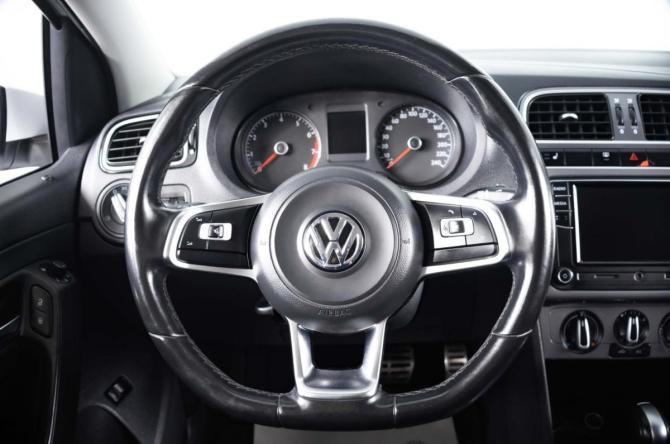 Volkswagen Polo V Рестайлинг с пробегом 2018 года, цена 1 359 000 рублей, 90226 км, седан, Автокод Объявления