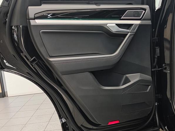 Volkswagen Touareg III с пробегом 2021 года, цена 5 975 000 рублей, 122369 км, внедорожник, Автокод Объявления