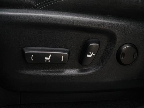 Toyota Land Cruiser Prado 150 Series Рестайлинг 1 с пробегом 2013 года, цена 2 980 000 рублей, 231916 км, внедорожник, Автокод Объявления