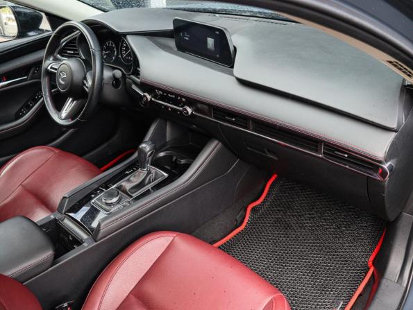 Mazda 3 IV (BP) с пробегом 2022 года, цена 2 470 000 рублей, 60282 км, седан, Автокод Объявления