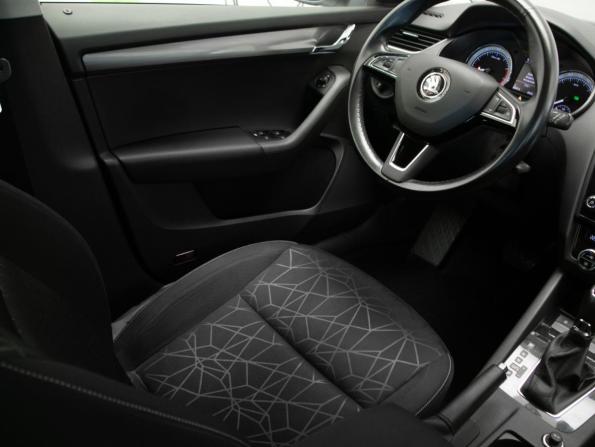 Skoda Octavia III (A7) Рестайлинг с пробегом 2019 года, цена 1 927 000 рублей, 83400 км, лифтбек, Автокод Объявления