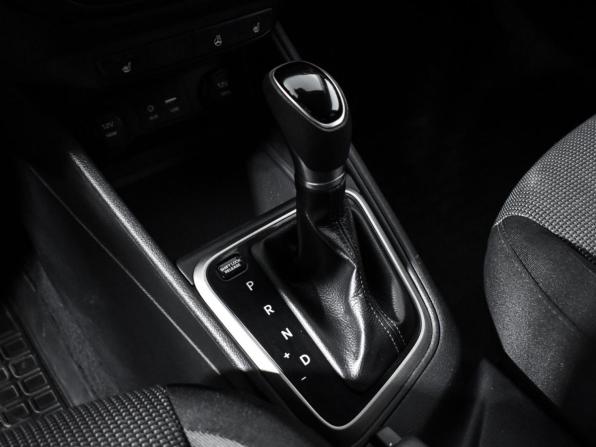 Hyundai Solaris II с пробегом 2017 года, цена 995 000 рублей, 194320 км, седан, Автокод Объявления