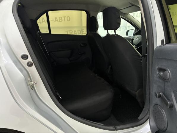 Renault Logan II с пробегом 2015 года, цена 625 000 рублей, 93000 км, седан, Автокод Объявления