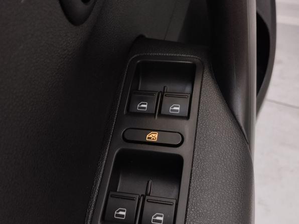 Volkswagen Polo V Рестайлинг с пробегом 2019 года, цена 1 370 000 рублей, 107600 км, седан, Автокод Объявления