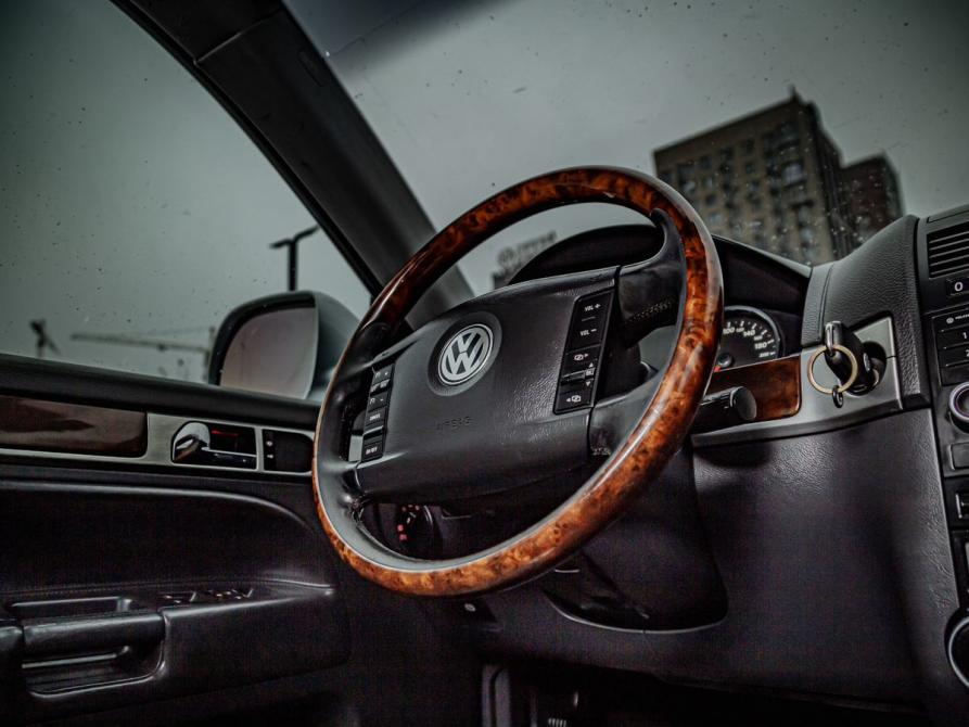 Volkswagen Touareg I Рестайлинг Тюмень  - изображение 11
