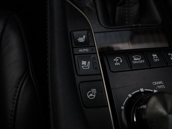 Lexus LX III Рестайлинг 2 с пробегом 2018 года, цена 10 990 000 рублей, 35821 км, внедорожник, Автокод Объявления
