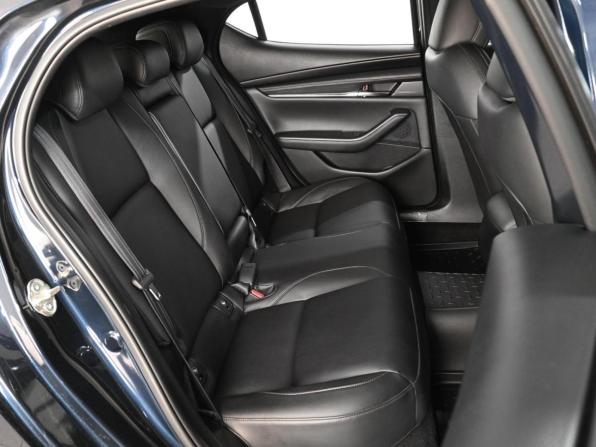 Mazda 3 IV (BP) с пробегом 2019 года, цена 2 755 000 рублей, 27996 км, хэтчбек, Автокод Объявления