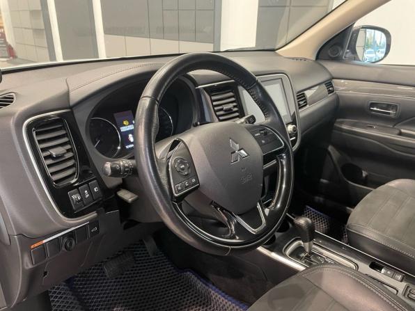 Mitsubishi Outlander III Рестайлинг 3 с пробегом 2021 года, цена 2 260 000 рублей, 120000 км, внедорожник, Автокод Объявления