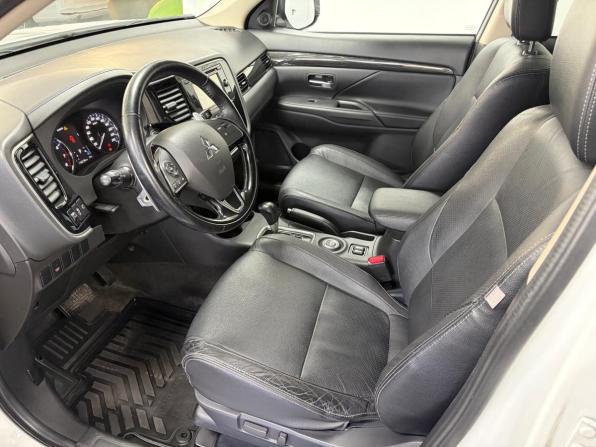 Mitsubishi Outlander III Рестайлинг 2 с пробегом 2016 года, цена 1 988 000 рублей, 116000 км, внедорожник, Автокод Объявления