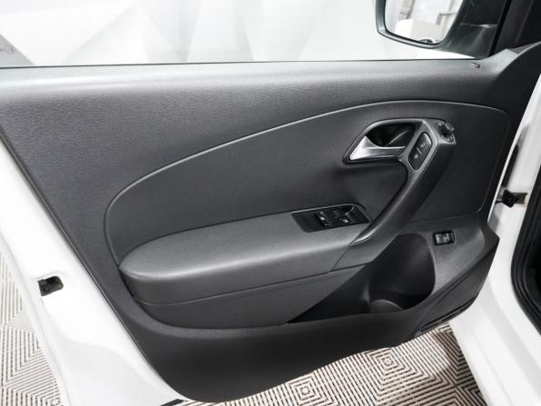 Volkswagen Polo V Рестайлинг с пробегом 2016 года, цена 1 020 000 рублей, 137000 км, седан, Автокод Объявления