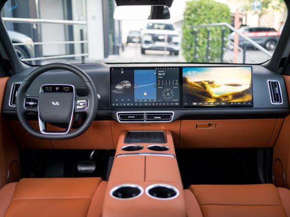 Li Auto (Lixiang) L9 I Рестайлинг с пробегом 2025 года, цена 10 300 000 рублей, 4 км, внедорожник, Автокод Объявления