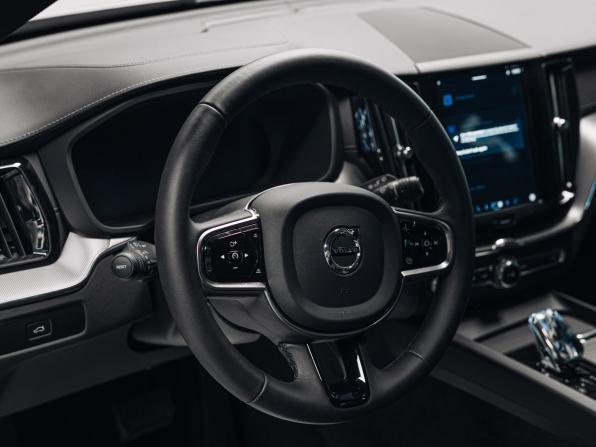 Volvo XC60 II Рестайлинг с пробегом 2024 года, цена 6 200 000 рублей, 60 км, внедорожник, Автокод Объявления