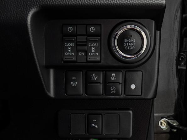 Toyota Roomy I Рестайлинг с пробегом 2020 года, цена 1 580 000 рублей, 13008 км, микровэн, Автокод Объявления