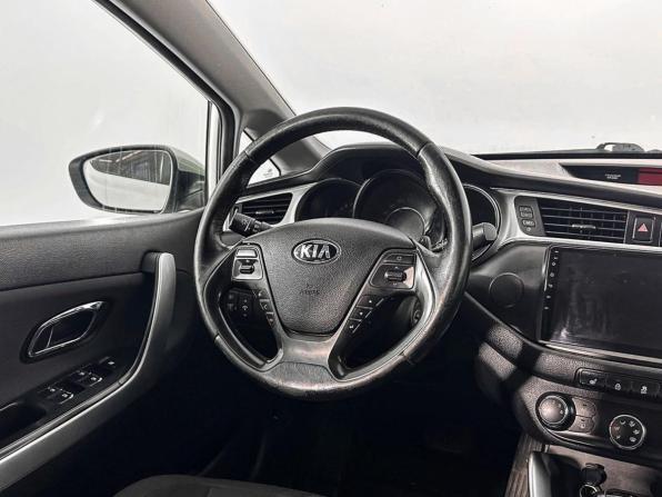 Kia Ceed II Рестайлинг с пробегом 2016 года, цена 966 300 рублей, 219527 км, хэтчбек, Автокод Объявления
