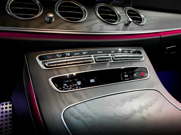 Mercedes-Benz E-Класс V (W213 S213 C238) Рестайлинг с пробегом 2021 года, цена 4 350 000 рублей, 70800 км, седан, Автокод Объявления