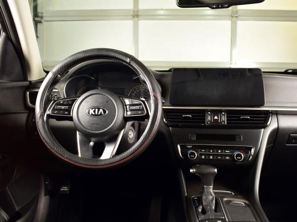 Kia Optima IV Рестайлинг с пробегом 2018 года, цена 1 649 999 рублей, 172524 км, седан, Автокод Объявления