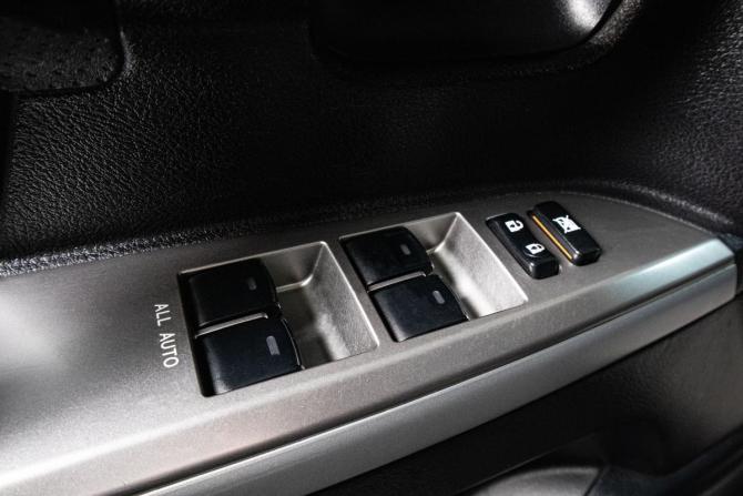 Toyota Land Cruiser 200 Series Рестайлинг 1 с пробегом 2012 года, цена 3 999 000 рублей, 162000 км, внедорожник, Автокод Объявления