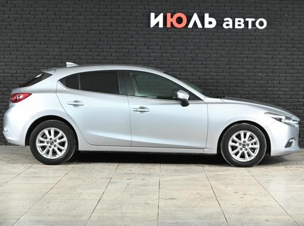 Mazda Axela III Рестайлинг с пробегом 2017 года, цена 1 365 000 рублей, 181436 км, хэтчбек, Автокод Объявления