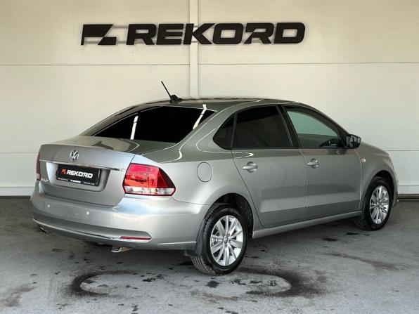 Volkswagen Polo V Рестайлинг с пробегом 2018 года, цена 1 399 000 рублей, 115100 км, седан, Автокод Объявления