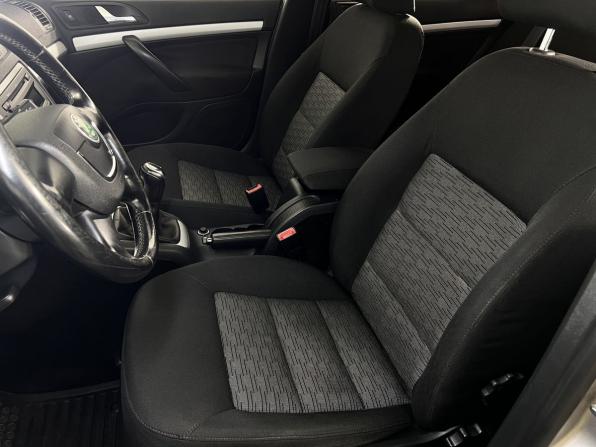 Skoda Octavia II (A5) Рестайлинг с пробегом 2011 года, цена 949 000 рублей, 172356 км, лифтбек, Автокод Объявления