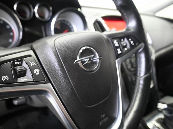 Opel Astra J Рестайлинг с пробегом 2013 года, цена 1 029 900 рублей, 148000 км, седан, Автокод Объявления