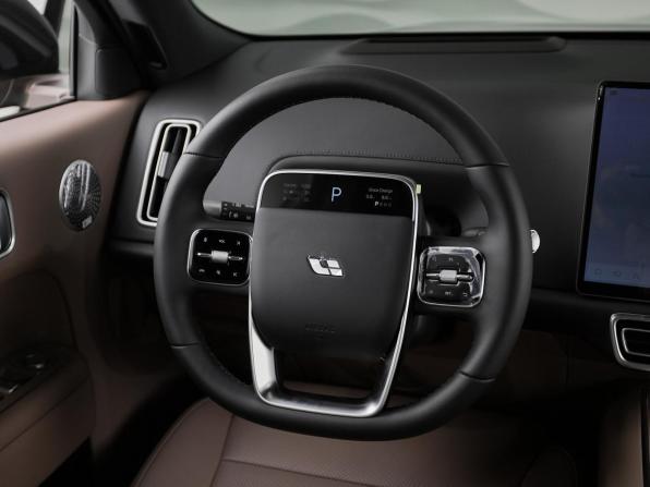 Новый Li Auto (Lixiang) L9 I Рестайлинг 2025 года, цена 11 890 000 рублей, внедорожник, Автокод Объявления