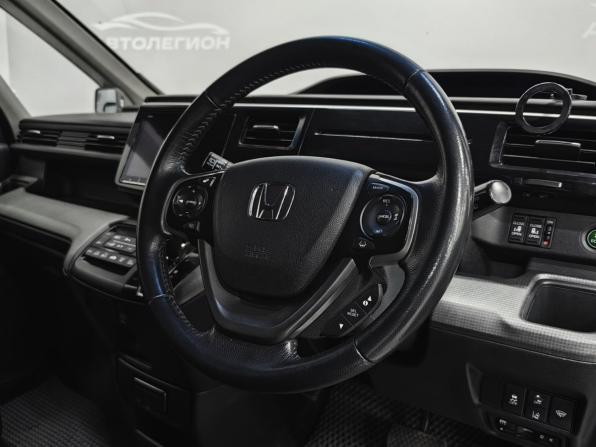 Honda Stepwgn V Рестайлинг с пробегом 2019 года, цена 2 499 000 рублей, 163972 км, минивэн, Автокод Объявления