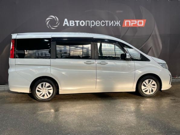 Honda Stepwgn V с пробегом 2015 года, цена 1 720 000 рублей, 91386 км, минивэн, Автокод Объявления