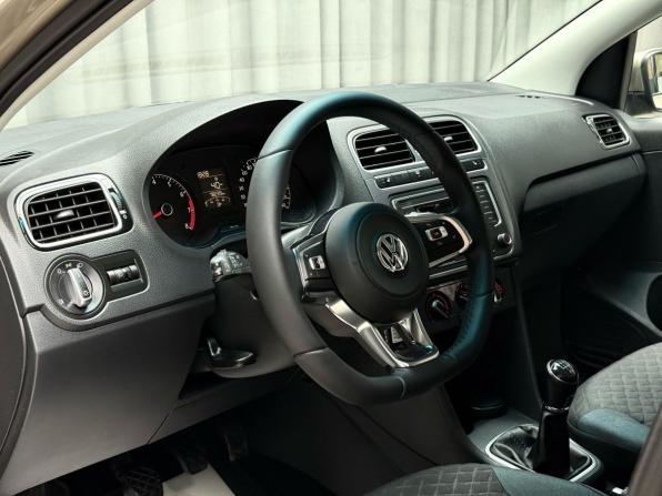 Volkswagen Polo V Рестайлинг с пробегом 2019 года, цена 1 349 000 рублей, 78000 км, седан, Автокод Объявления