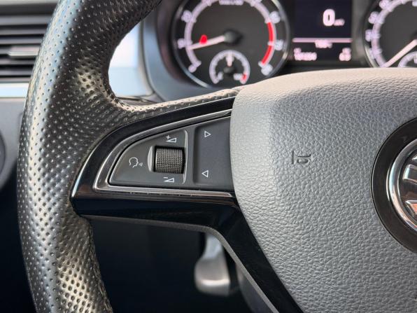 Skoda Rapid I Рестайлинг с пробегом 2019 года, цена 1 259 000 рублей, 101000 км, лифтбек, Автокод Объявления