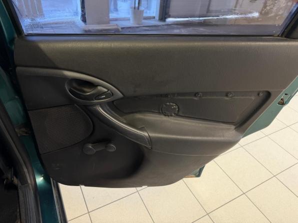 Ford Focus I с пробегом 2001 года, цена 245 000 рублей, 240000 км, хэтчбек, Автокод Объявления