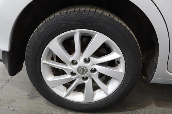 Nissan Tiida II с пробегом 2015 года, цена 999 000 рублей, 108000 км, хэтчбек, Автокод Объявления