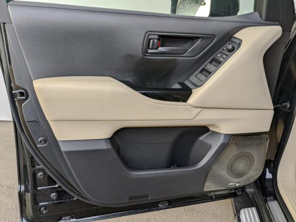 Toyota Land Cruiser 300 Series с пробегом 2022 года, цена 8 900 000 рублей, 31000 км, внедорожник, Автокод Объявления