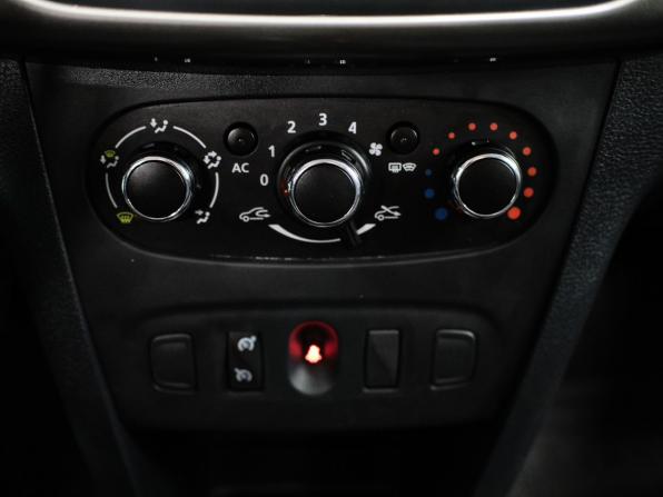 Renault Sandero II с пробегом 2015 года, цена 974 000 рублей, 68292 км, хэтчбек, Автокод Объявления