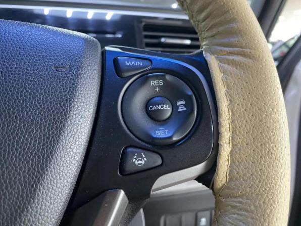 Honda Stepwgn V Рестайлинг с пробегом 2019 года, цена 2 389 000 рублей, 35177 км, минивэн, Автокод Объявления