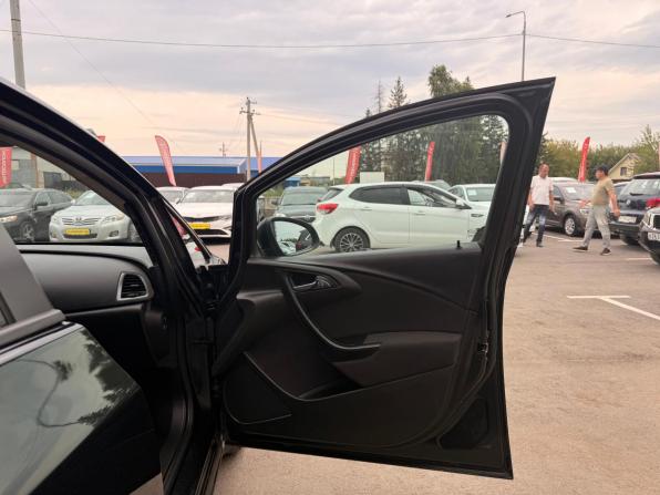 Opel Astra J Рестайлинг с пробегом 2012 года, цена 700 000 рублей, 222499 км, хэтчбек, Автокод Объявления
